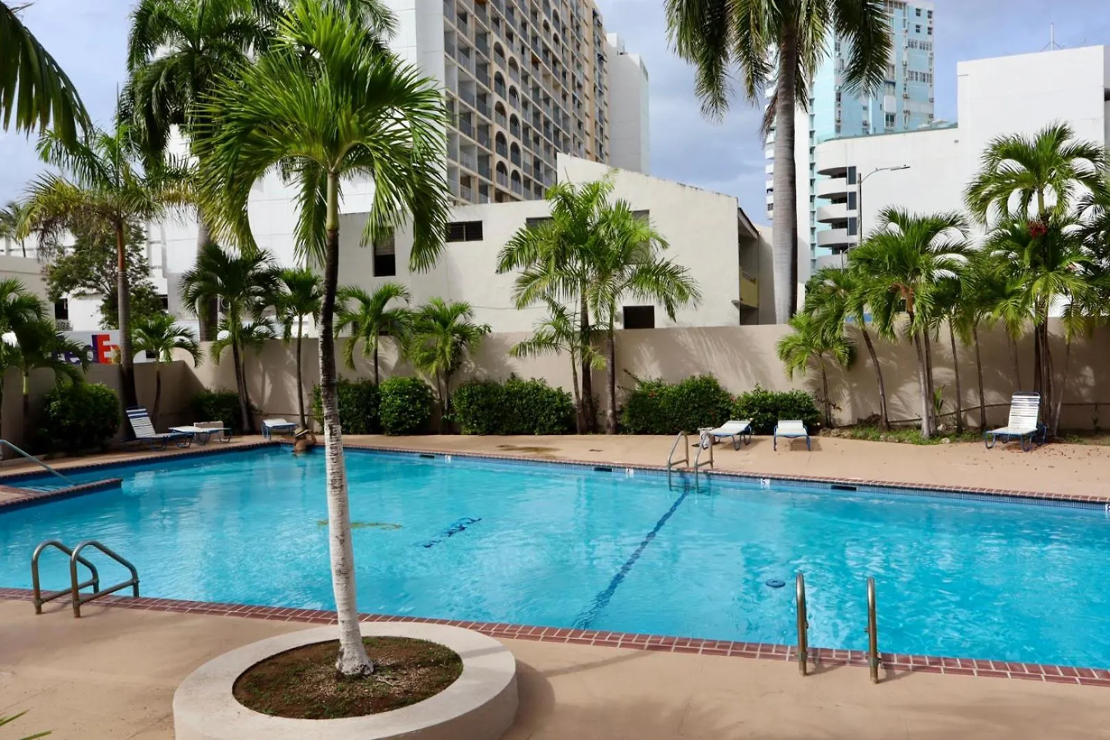 Isla Verde Modern Apartment With Pool San Juan